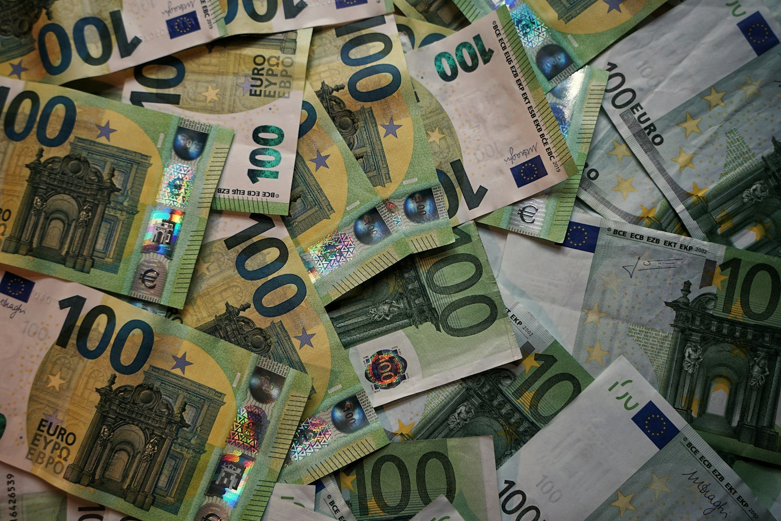 Φοροδιαφυγή και παραοικονομία: οι επιπτώσεις στα δημόσια έσοδα και την οικονομία της χώρας