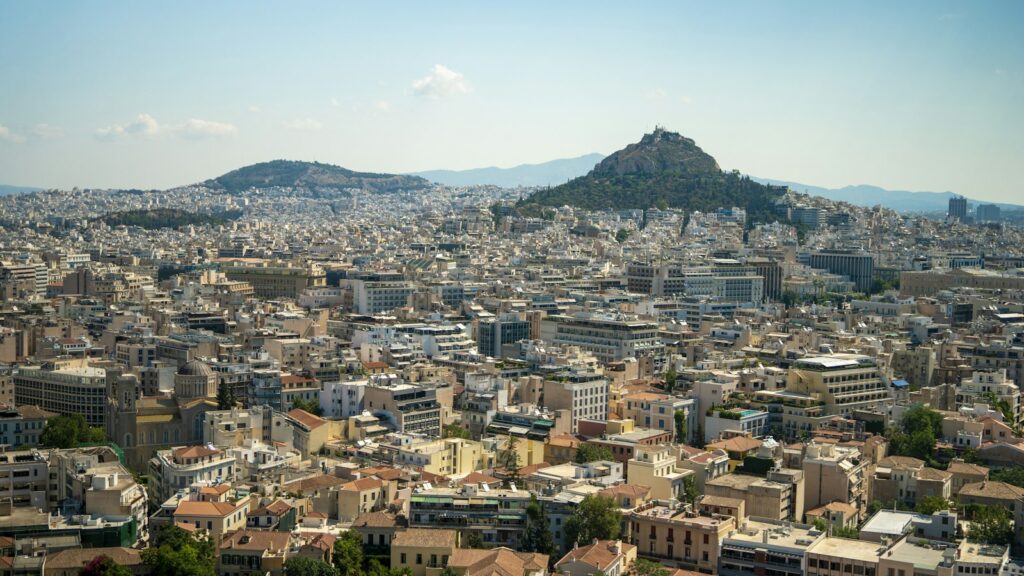 Η λειτουργία του οικονομικού συστήματος, μέσω του οικονομικού κυκλώματος